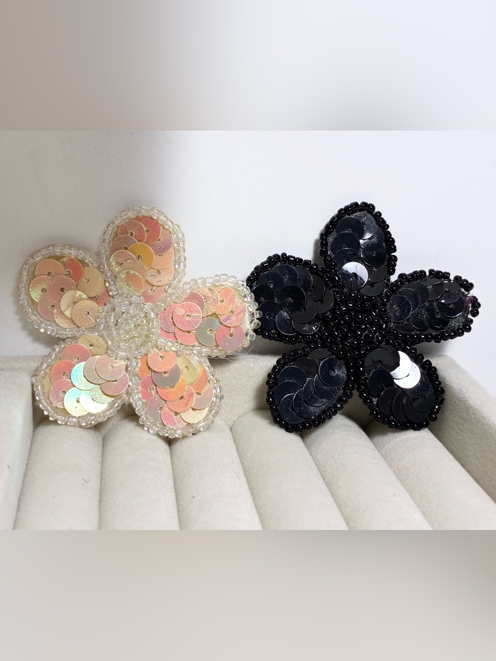 VTG Beaded Sequin Flower Hair Barrette Set Black Iridescent White Alligator Clip